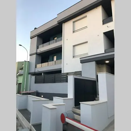 Nuovo Elegante,curato Nei Dettagli Appartement
